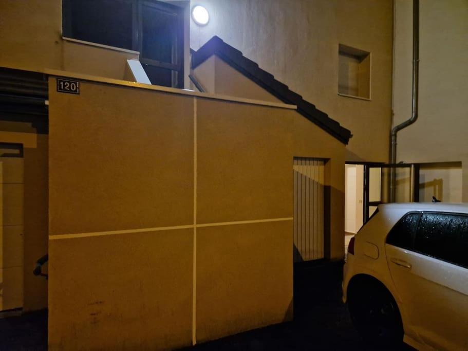 Logement Atypique & Parking Gratuit Gex Exterior photo