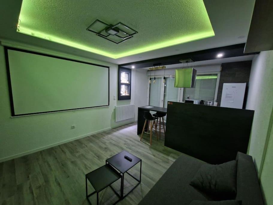 Logement Atypique & Parking Gratuit Gex Exterior photo